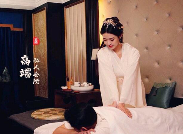 前天我在上海浦东一家养生会所，帮助你的身体慢慢放松